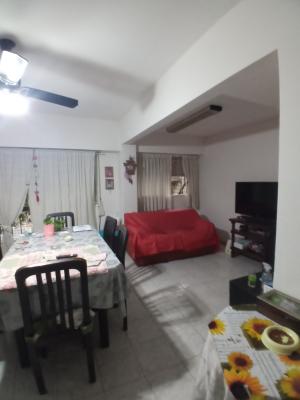 Departamento de 4 ambientes de frente con balcón y patio en la calle Alsina al 2900, Balvanera. - Imagen# 5