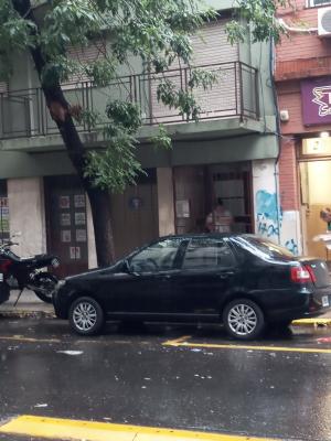 Departamento de 4 ambientes de frente con balcón y patio en la calle Alsina al 2900, Balvanera. - Imagen# 2
